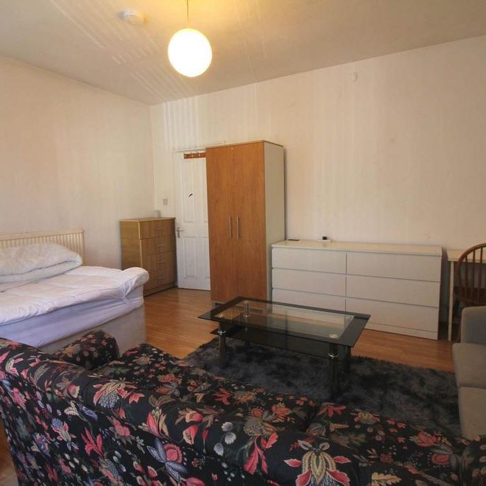 4 bedroom house share to rent - Photo 1