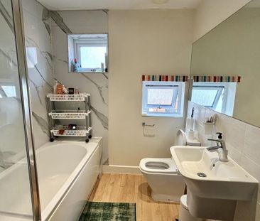 3 bedroom semi-detached house to rent - Photo 3