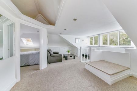 Second Avenue, London - Photo 2