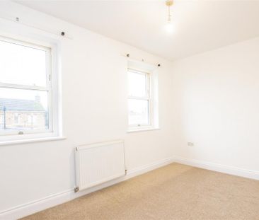 3 bed Apartment To Let - Photo 3