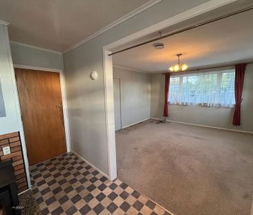 4 bdrm family home, massive yard and garden! - Photo 1