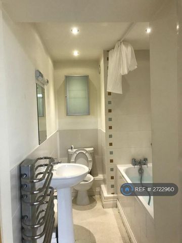 1 bedroom penthouse to rent - Photo 3