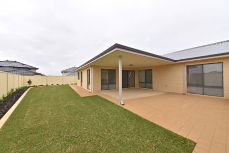 Lovely Family Home in Burns Beach - Photo 4