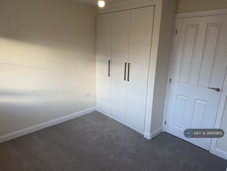 3 bedroom end of terrace house to rent - Photo 3