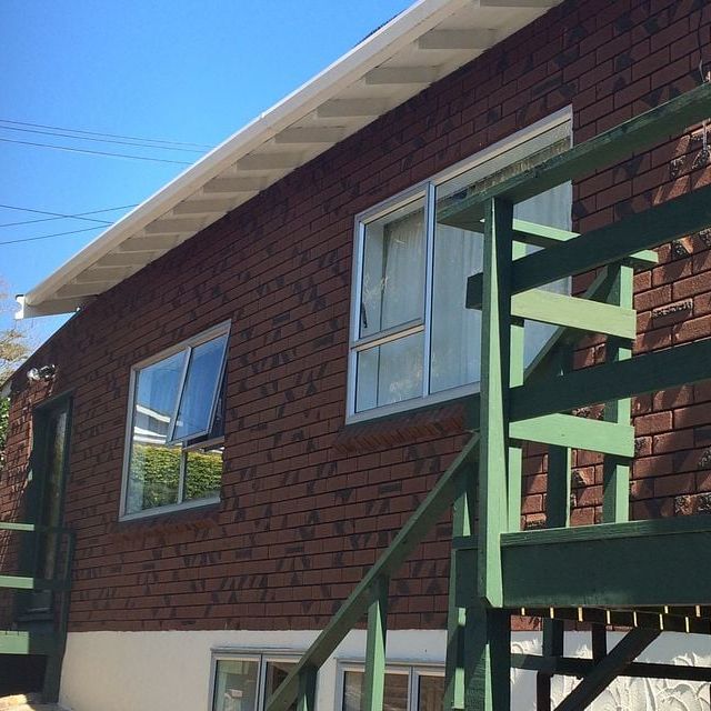 Spacious 4-bedroom rental, Free Fibre Wifi. - Photo 1