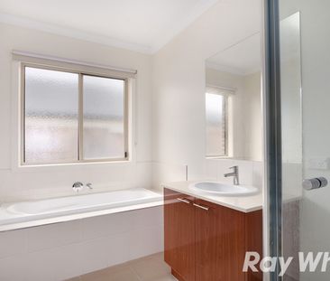 2/22 Arthur Phillip Drive, Pakenham VIC 3810 - House For Rent | Domain - Photo 4