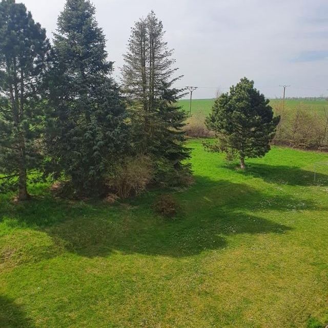 Ruhig und im GrÃ¼nen gelegene Traumwohnung mit Balkon und weitem Blick! - Photo 1