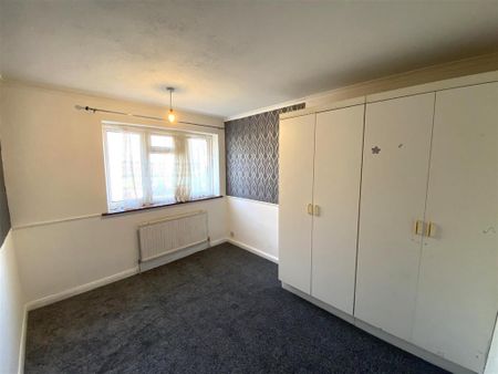 3 bedroom end of terrace house to rent - Photo 2