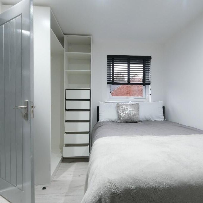 6 bedroom house to rent - Photo 1