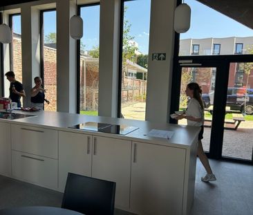 Nieuwe studentenkamer op een top locatie in centrum Kortrijk met zi... - Photo 3
