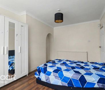 4 bedroom semi-detached house to rent - Photo 3