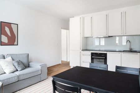 Charming 2.5-Room Apartment in Historic Basel Building - Photo 3