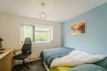 8 bedroom detached house to rent - Photo 4