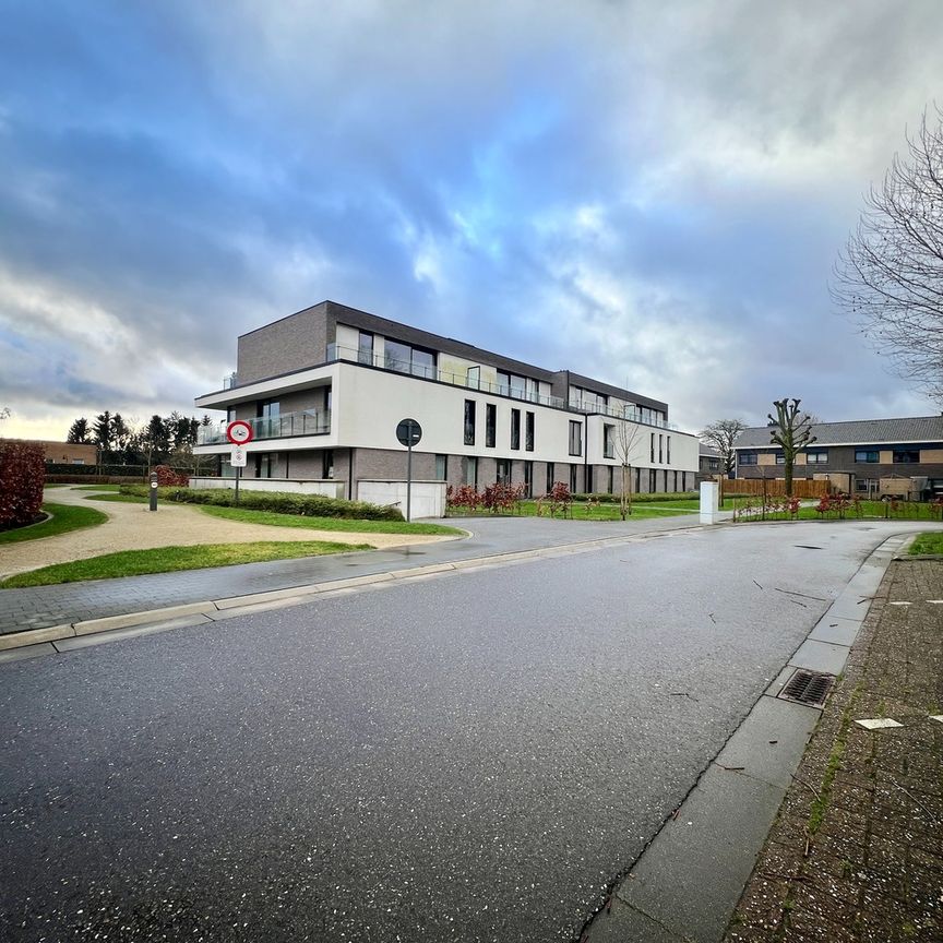 Nieuwbouwappartement met drie slaapkamers en gezellig terras vlakbij het centrum van Lanaken! - Photo 2