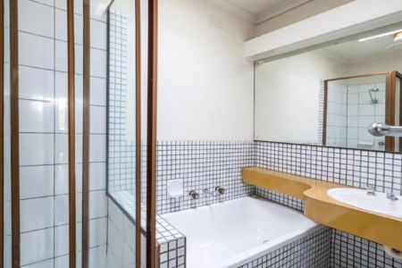 Split Level Townhouse - Photo 4