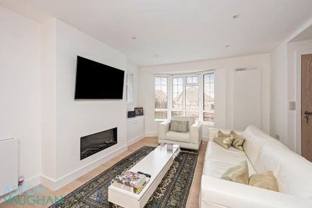 4 bedroom semi-detached house to rent - Photo 3