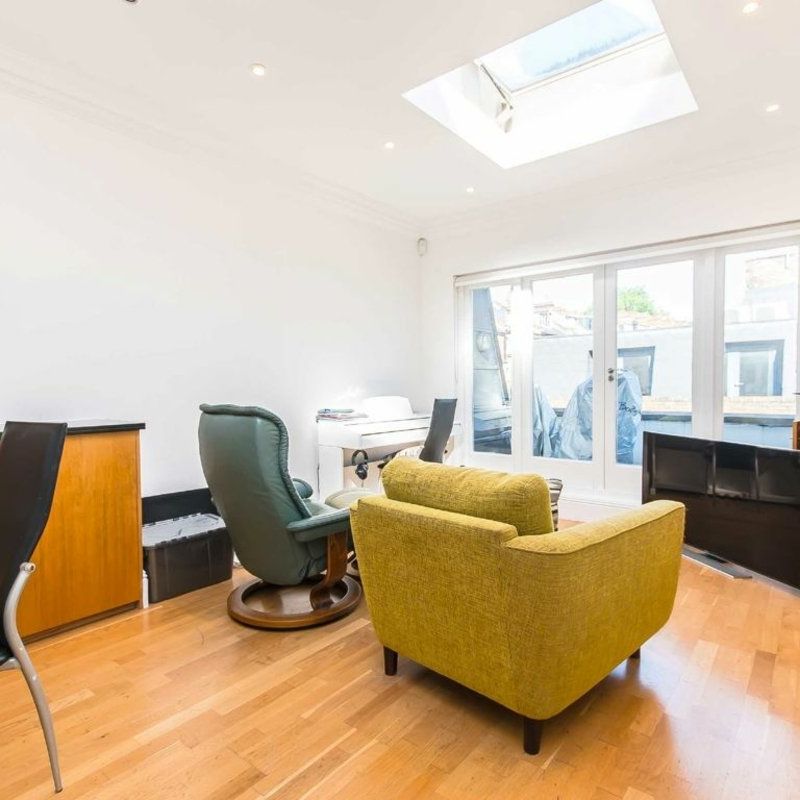 Elizabeth Mews - Photo 1