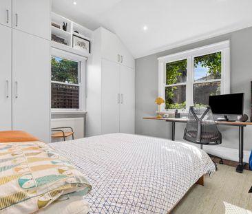 Style & Interior Precision - Photo 2