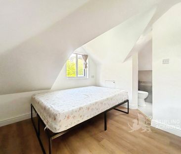 Walnut Tree Close, Guildford, GU1 4UB - Photo 2
