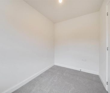 4 bedroom end of terrace house to rent - Photo 5