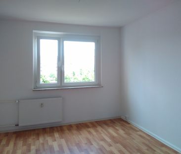 Gemütliche 2-Raum-Wohnung mit Aufzug, Badewanne und Balkon - Photo 1