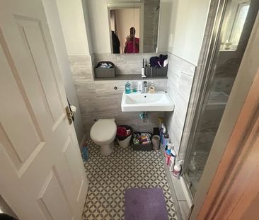 3 Bed Semi-Detached House, De Quincey Mews, E16 - Photo 5