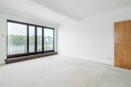2 Bed Flat, Elm Quay Court, SW8 - Photo 2