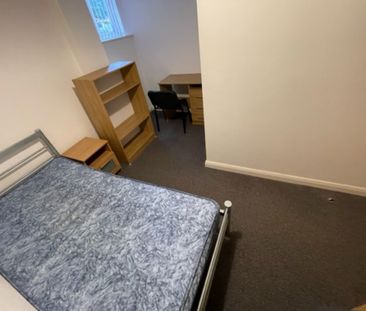 12 Bed Student Accommodation - Photo 5