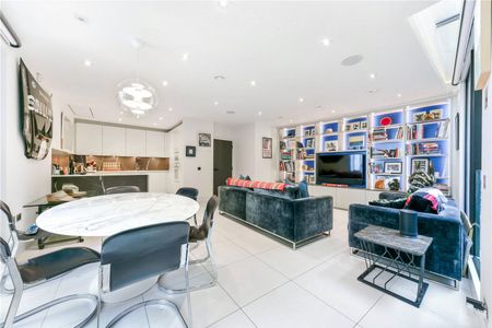 Modern mews home with parking in prime Connaught Village - Photo 2