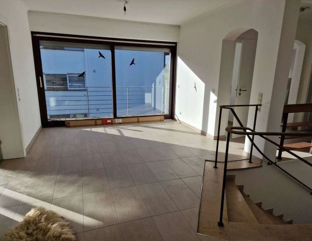 Zentral gelegene 4 Zimmerwohnung mit Einbauküche - Foto 1