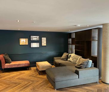 Studio Bronze - Photo 1