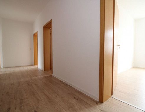 frisch renovierte 3 Raum Wohnung mit Balkon in ruhiger Stadtrandlage!! - Photo 1