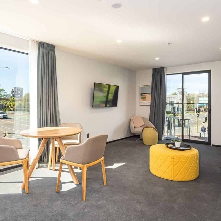 Stunning Fully Furnished Executive Inner City Apartments! - Photo 1