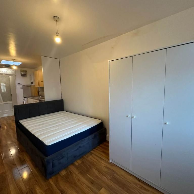 Studio to rent - Photo 1