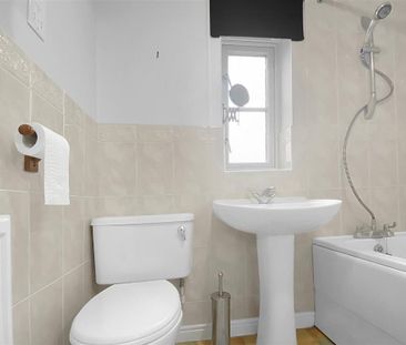 2 bedroom end of terrace house to rent - Photo 6