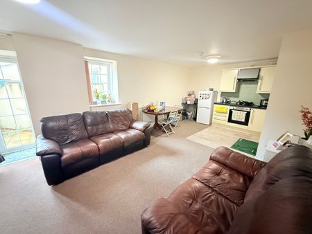 Sherborne Road, Yeovil, Somerset - Photo 4