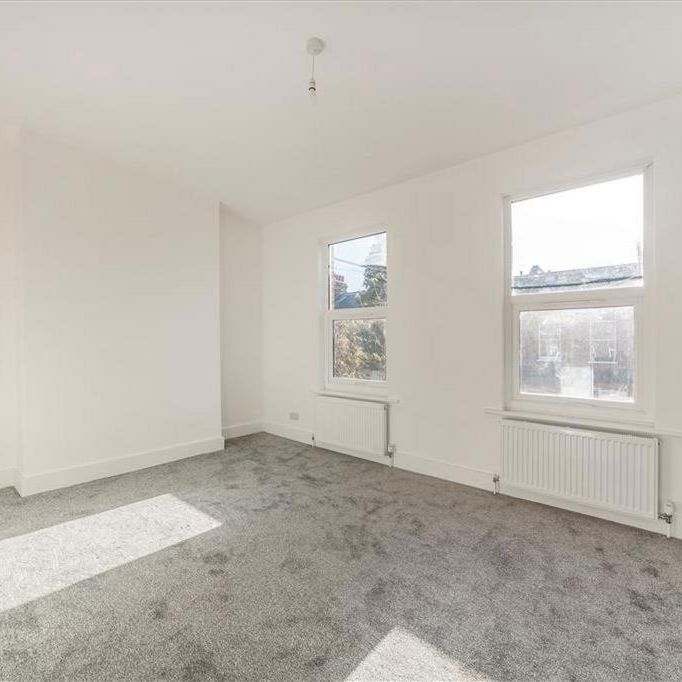4 bedroom flat to rent - Photo 1