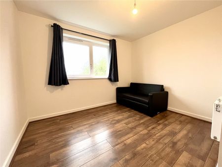 Kirby Heights, Fourier Grove, Dartford, DA15RX - Photo 3