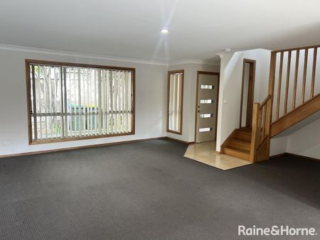 Modern 3 Bedroom Townhouse! - Photo 3