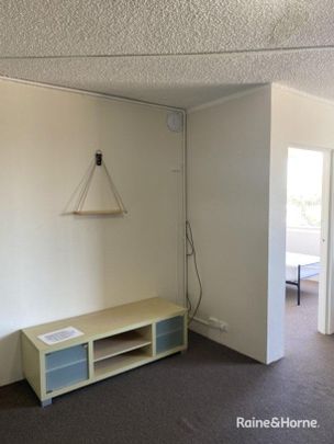 Furnished 1-Bedroom Apartment in Kingsford - Photo 1