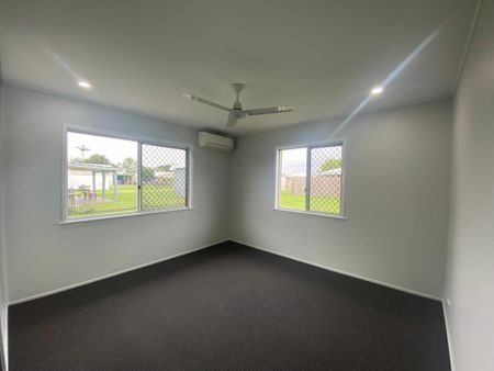 LOCATION LOCATION LOCATION!! - Photo 5