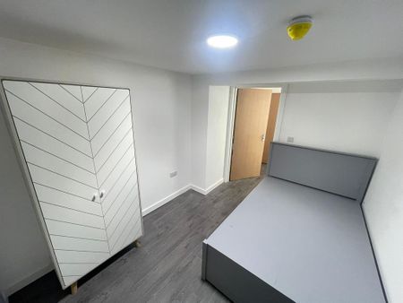 6 bedroom terraced house to rent - Photo 3