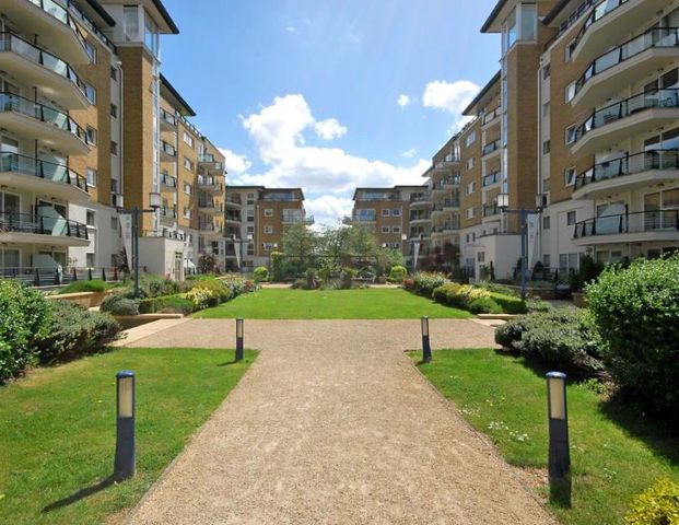 RIVERSIDE WEST, SMUGGLERS WAY, SW18, London - Photo 1