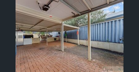 Family home with great outdoor patio area - Photo 2