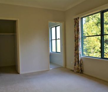 Light-Filled Three-Bedroom Townhouse in Peaceful Leura Location! - Photo 3