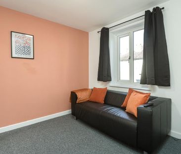 5 bedroom house of multiple occupation to rent - Photo 1