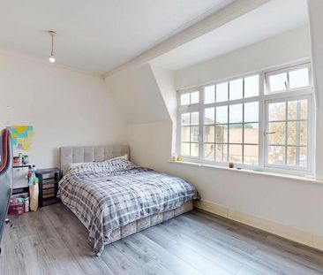 3 bedroom flat to rent - Photo 4
