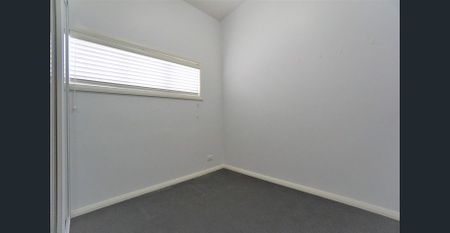 Near New 3 Bedrooms Villa Located In West Ryde - Photo 3