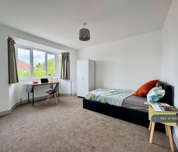 1 bedroom in a house share to rent - Photo 3