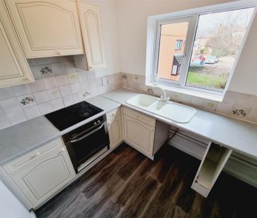 2 Bedroom Flat to Rent in Hampton House, Portland Road, Rushden, No... - Photo 3